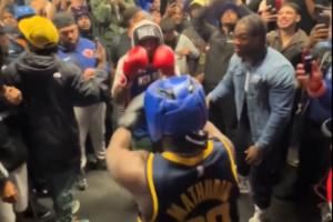 场外更精彩😂！球迷拳击比赛🥊“马瑟林”不敌“布伦森”😲