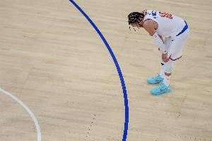 皮尔斯暗讽尼克斯：为什么大家都这么安静？周六晚上都在干嘛哈哈