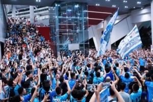 我们想要用更年轻的方式 将比赛日打造成一个球迷相聚的节日